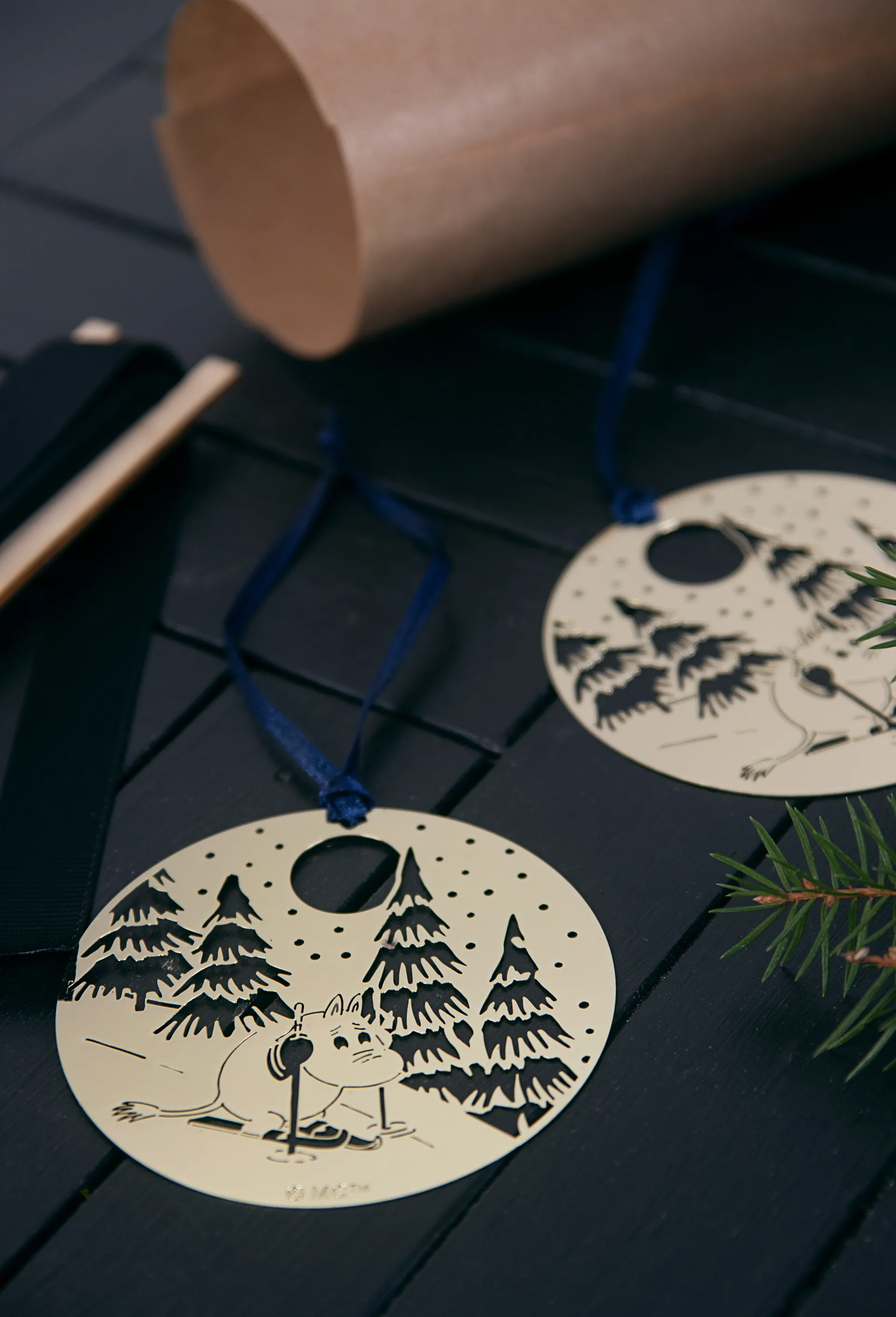 Pluto julhänge metall, Mumin vinter, guldfärgad Pluto Design