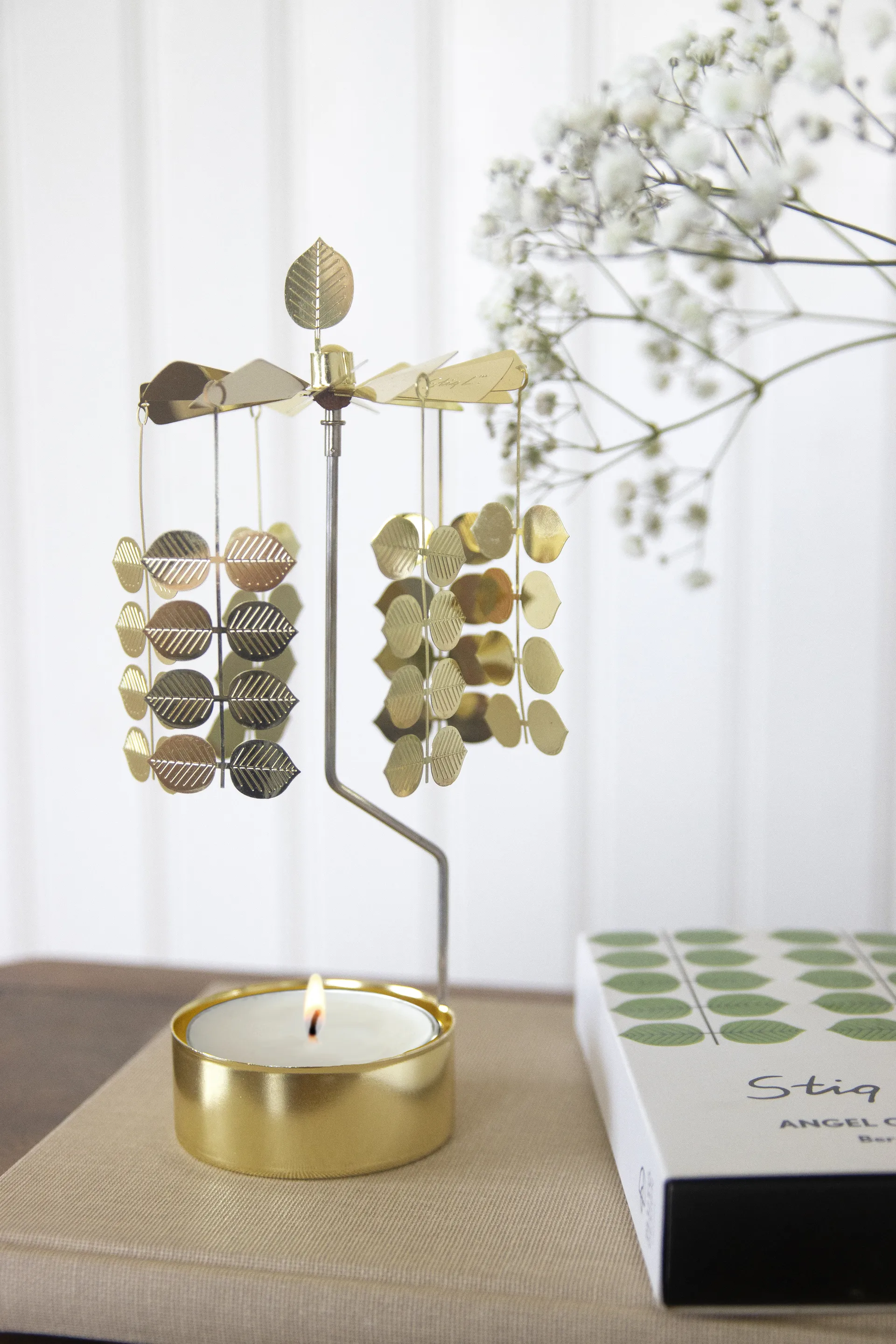 Stig L Berså änglaspel medium, Guld Pluto Design