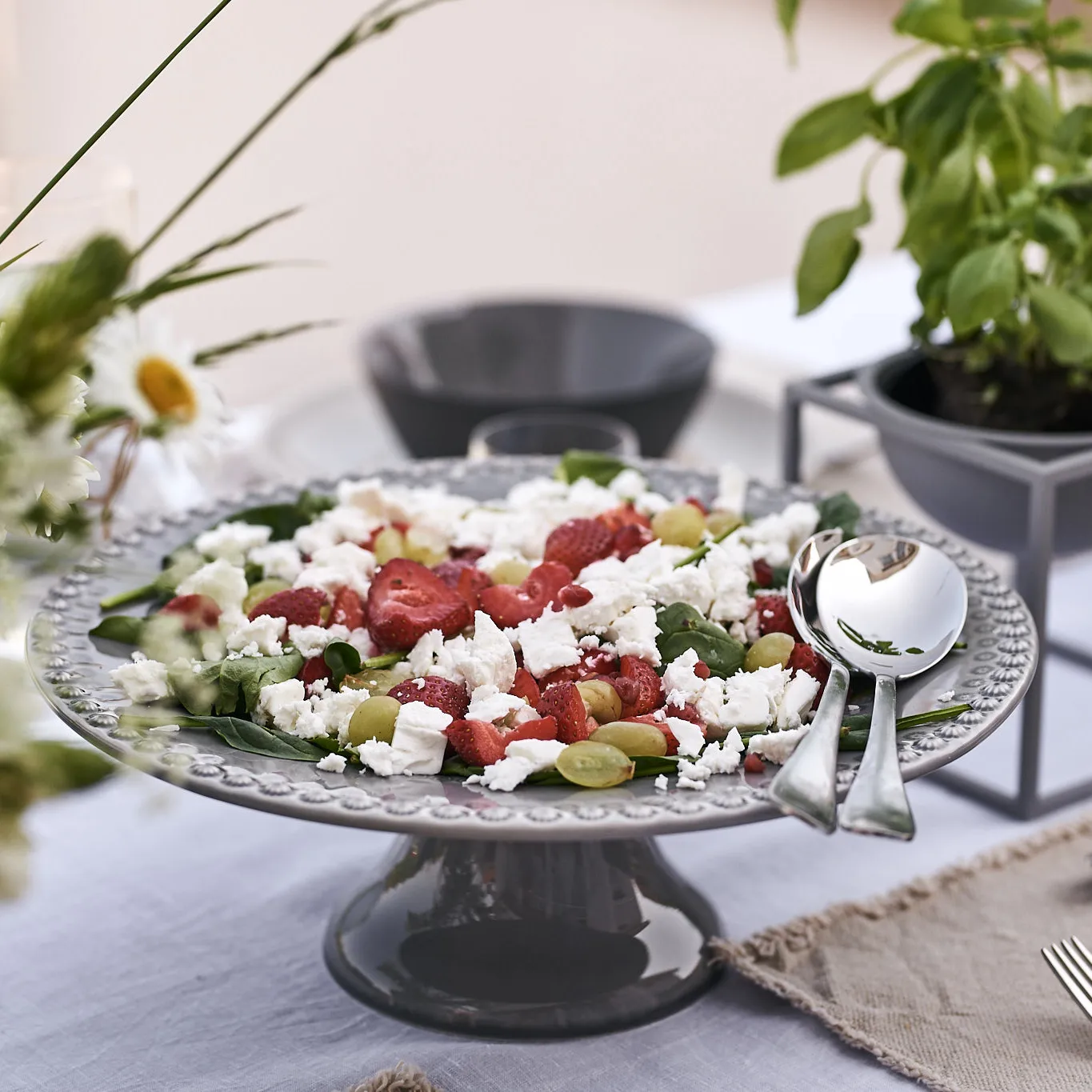 Daisy tårtfat Ø 35 cm, soft grey PotteryJo