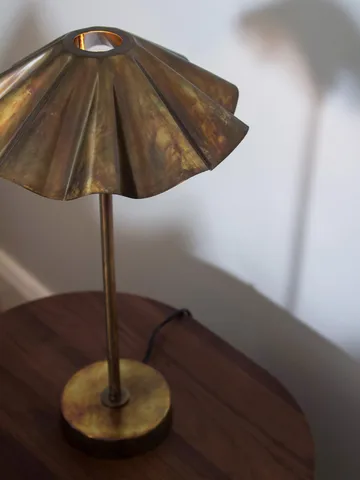 Aira bordslampa - Bränd mässing, 46 cm - PR Home