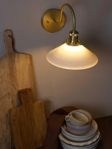 August vägglampa - Opal-mässing - PR Home