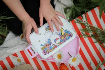 Mumin Äng lunchlåda 12x18,5 cm - Lila-rosa - Rätt Start