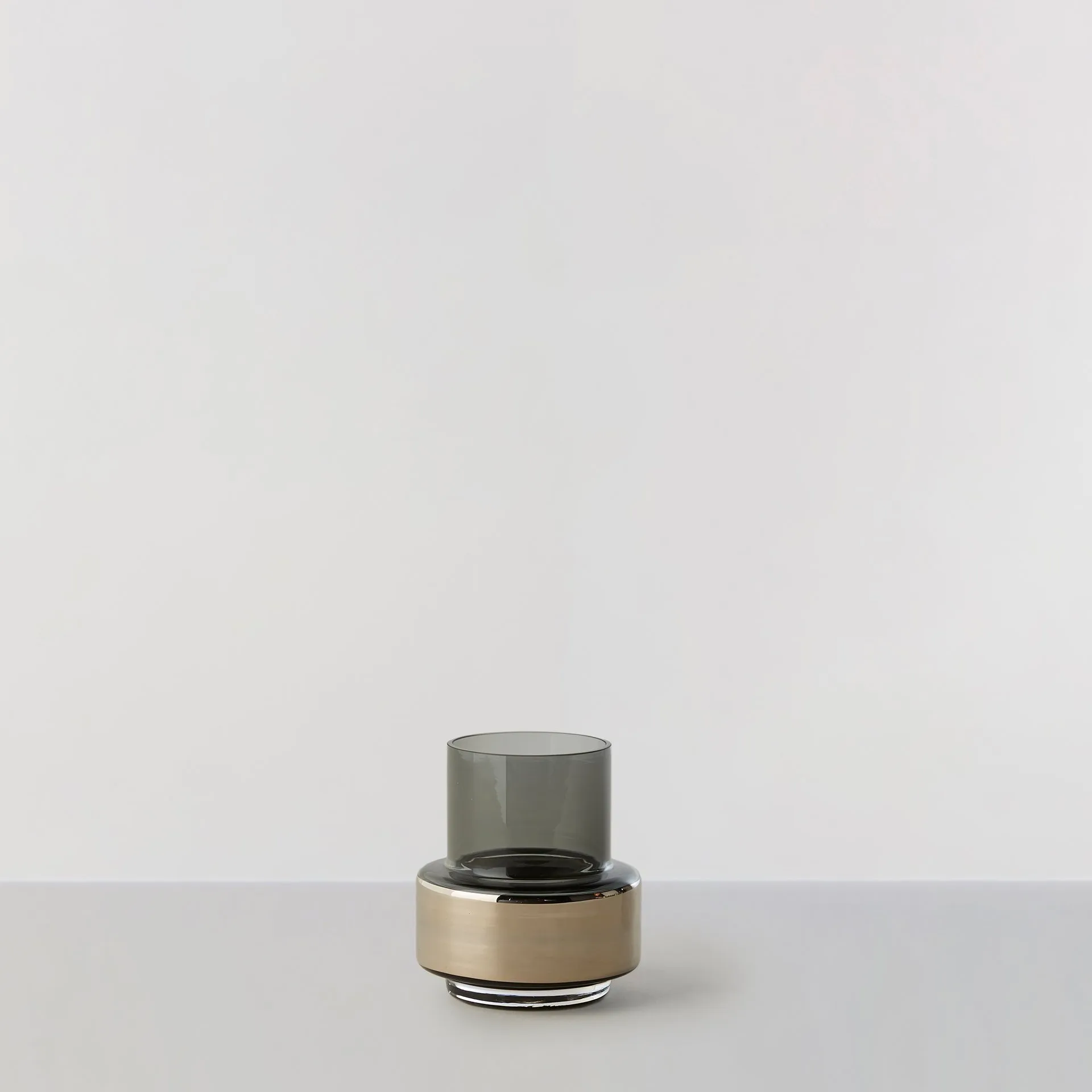 Hurricane smoked tealight no. 25, Platinum Ro Collection