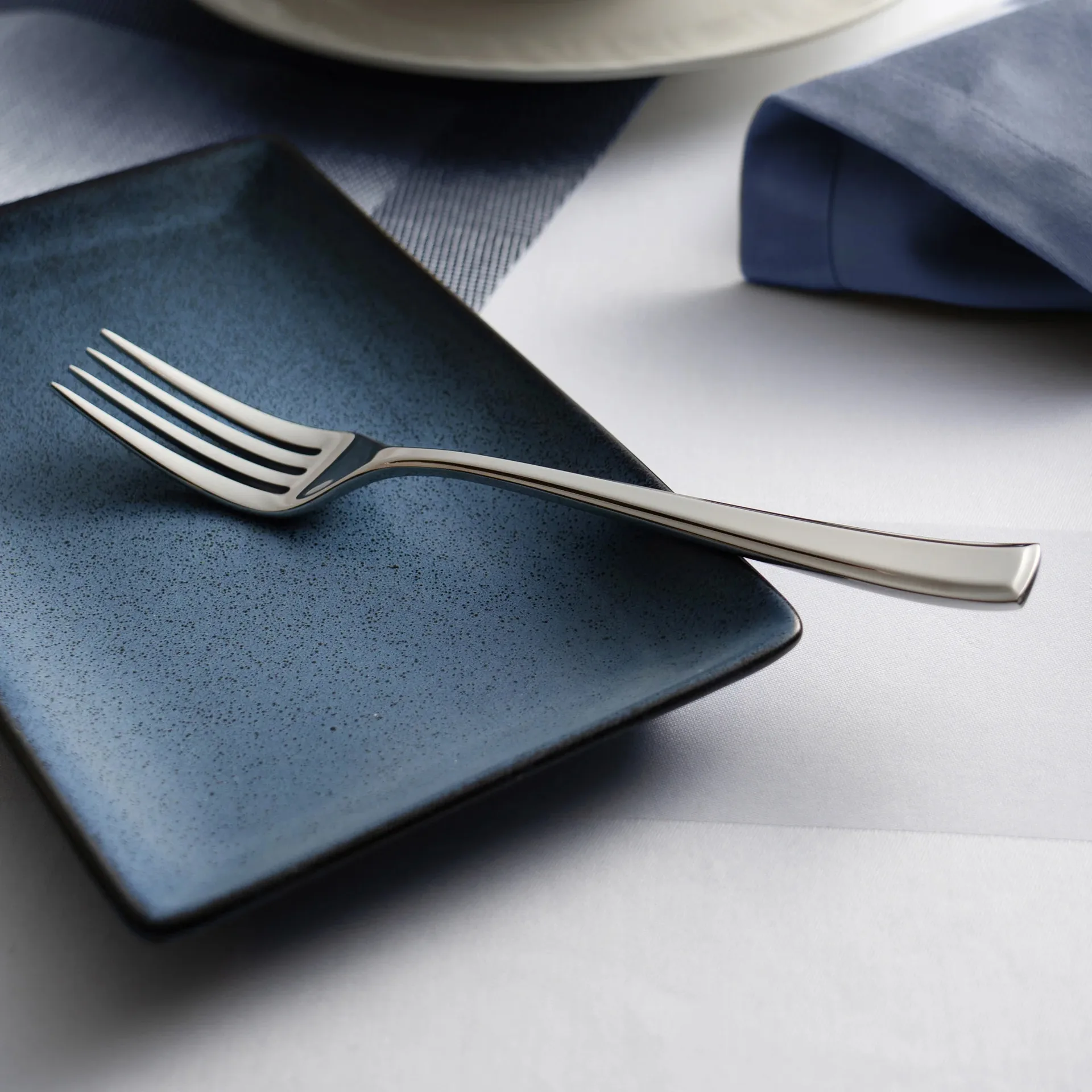 Fairford bright serveringsgaffel, Rostfritt stål, 23,1 cm Robert Welch