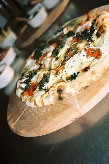 Grand Cru pizzabräda och pizzaskärare - Bok, Ø35 cm - Rosendahl