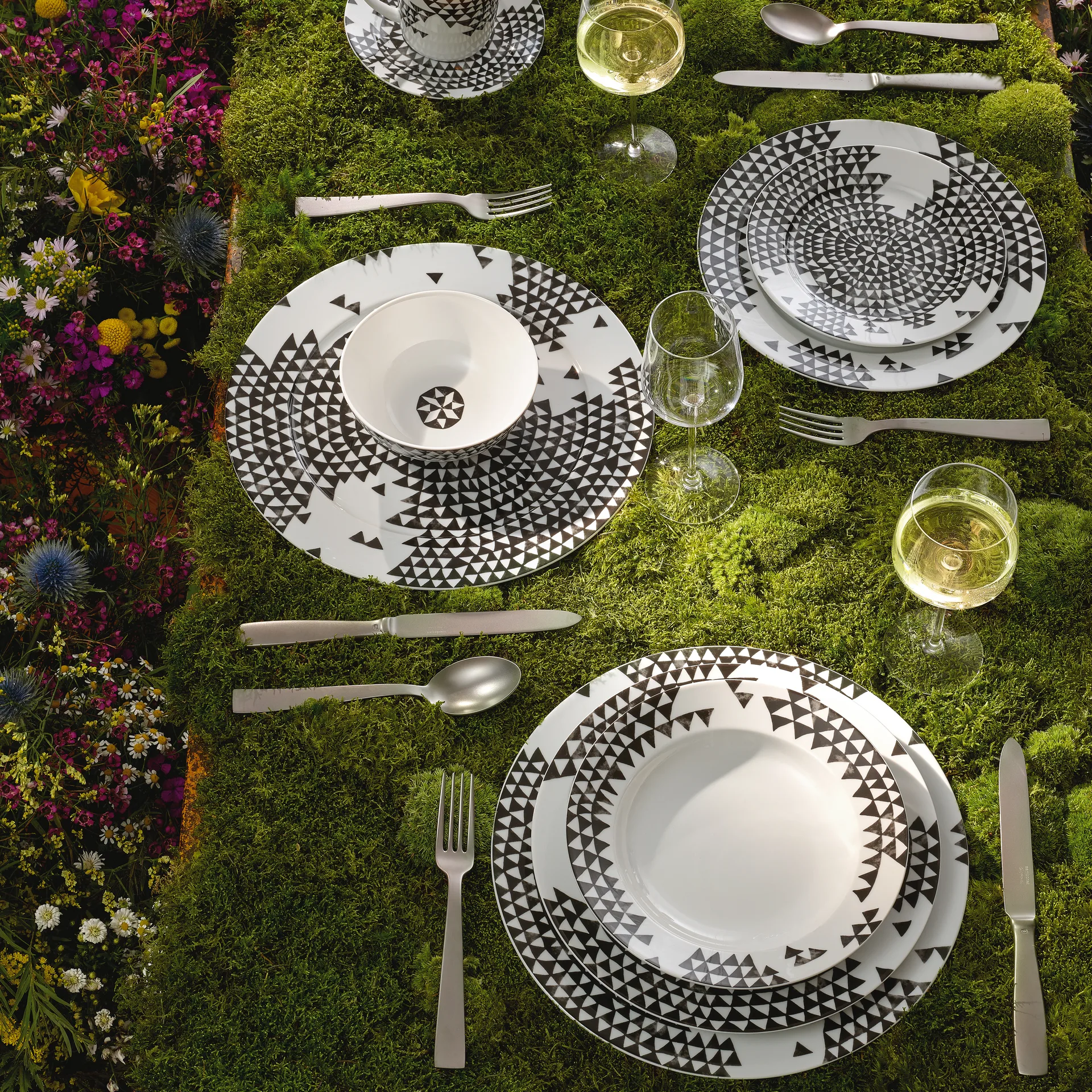 Magic Garden Black Seeds djup tallrik 23 cm, Vit-svart Rosenthal