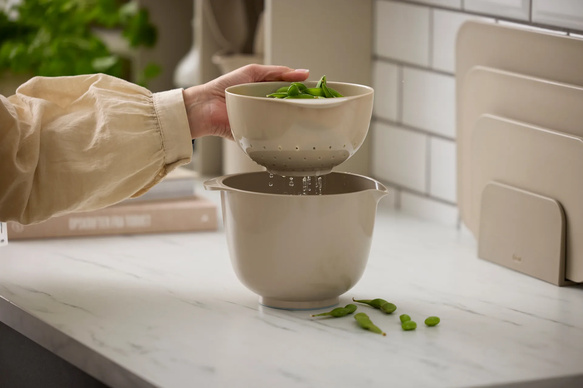 NEW Margrethe skål med durkslag, Humus, 1,5 liter Rosti