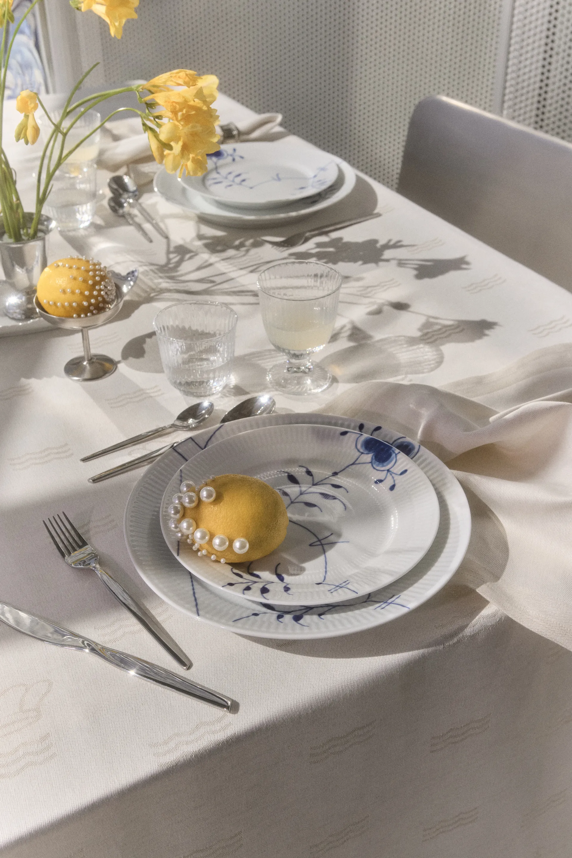 Blue Fluted Mega Limited Edition assiett Ø22 cm, White-blue Royal Copenhagen