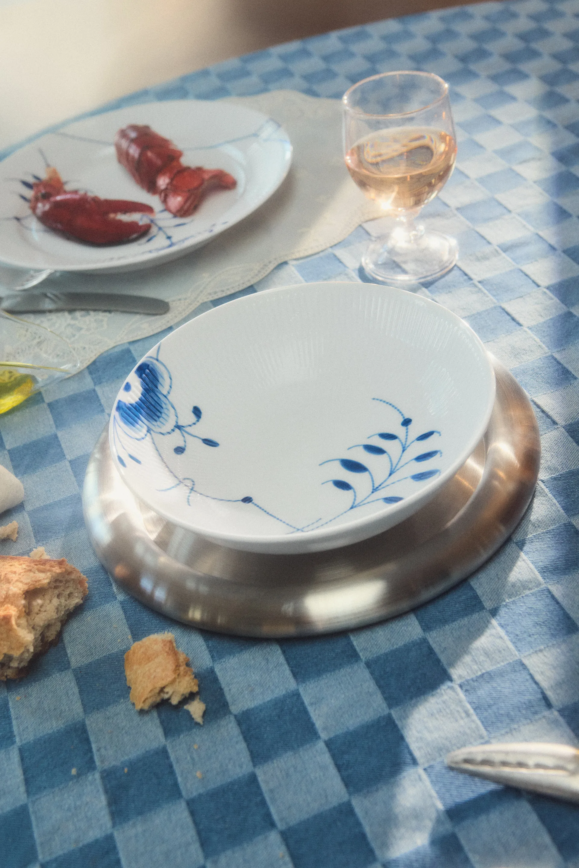 Blue Fluted Mega Limited Edition tallrik Ø27 cm, White-blue Royal Copenhagen