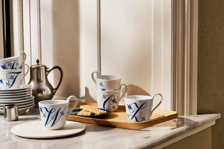 Blue Fluted Plain Alphabet kopp 33 cl - W - Royal Copenhagen