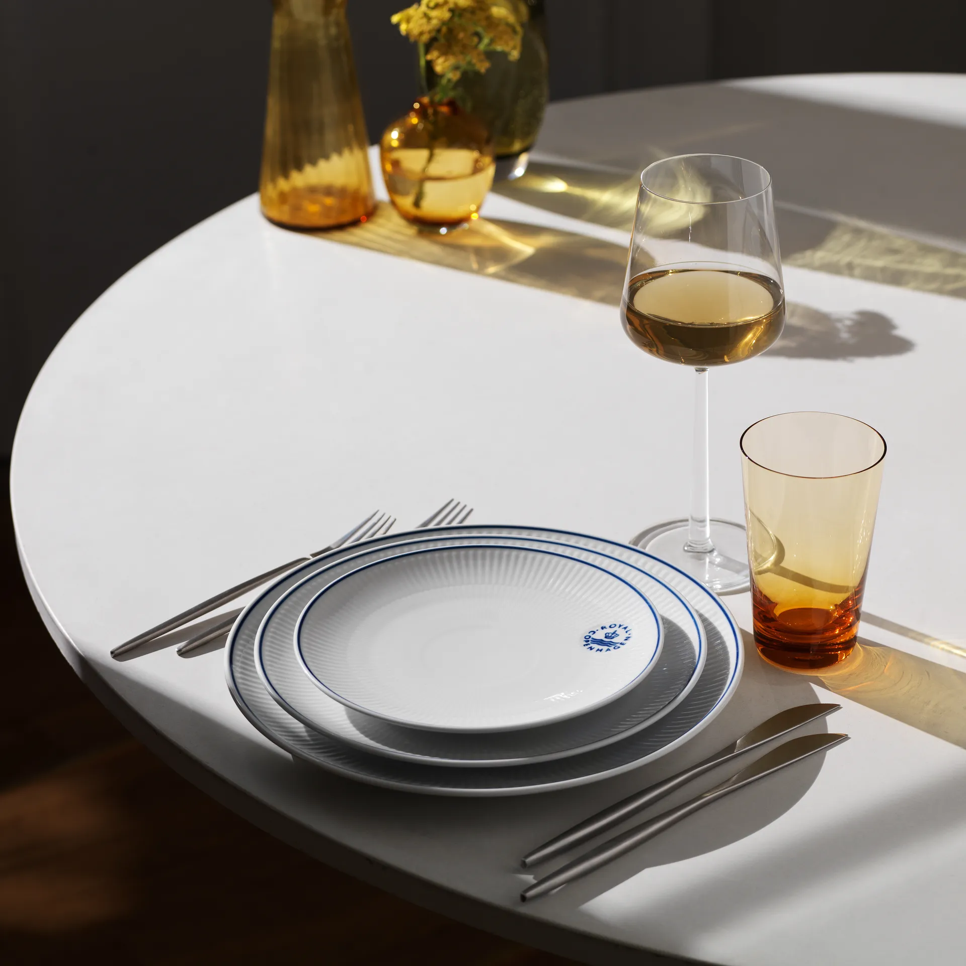 Blueline coupe tallrik Ø19 cm, Vit-blå Royal Copenhagen