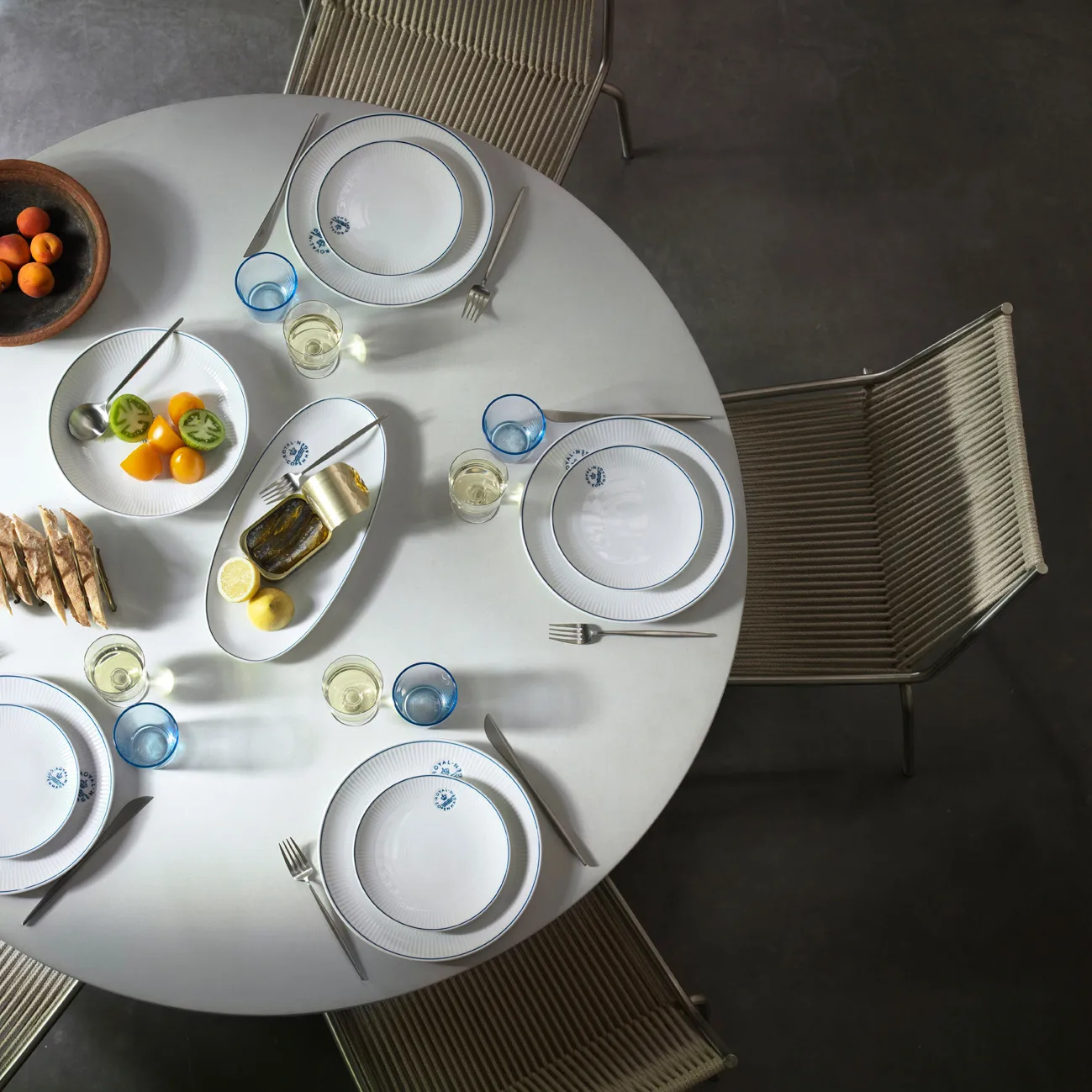 Blueline fat ovalt 37 cm, Vit-blå Royal Copenhagen