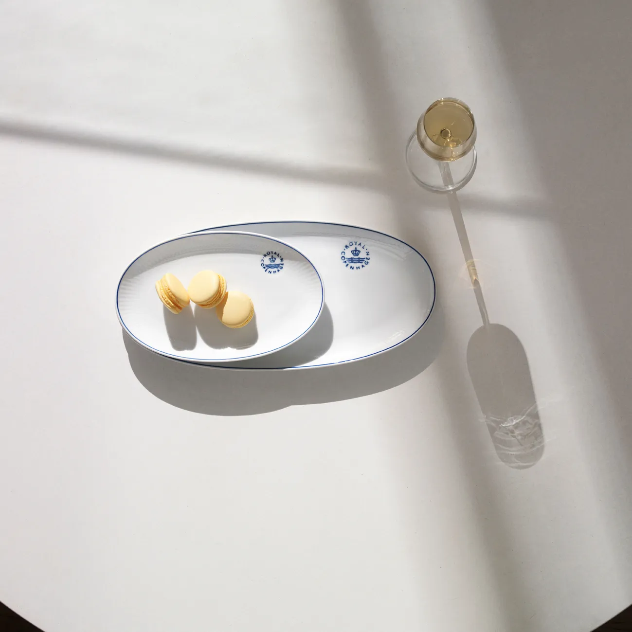 Blueline fat ovalt 37 cm, Vit-blå Royal Copenhagen