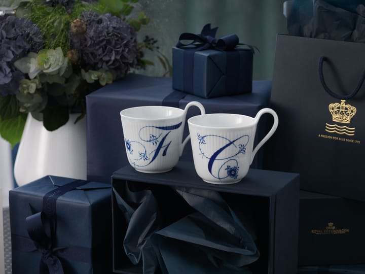 Musselmalet räfflat Alphabet mugg 33 cl, C Royal Copenhagen
