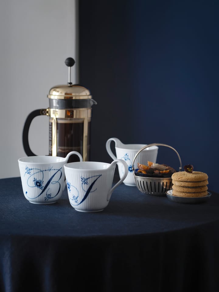 Musselmalet räfflat Alphabet mugg 33 cl, E Royal Copenhagen