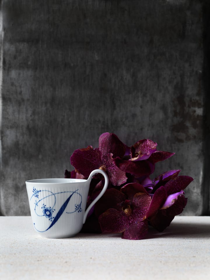 Musselmalet räfflat Alphabet mugg 33 cl, P Royal Copenhagen