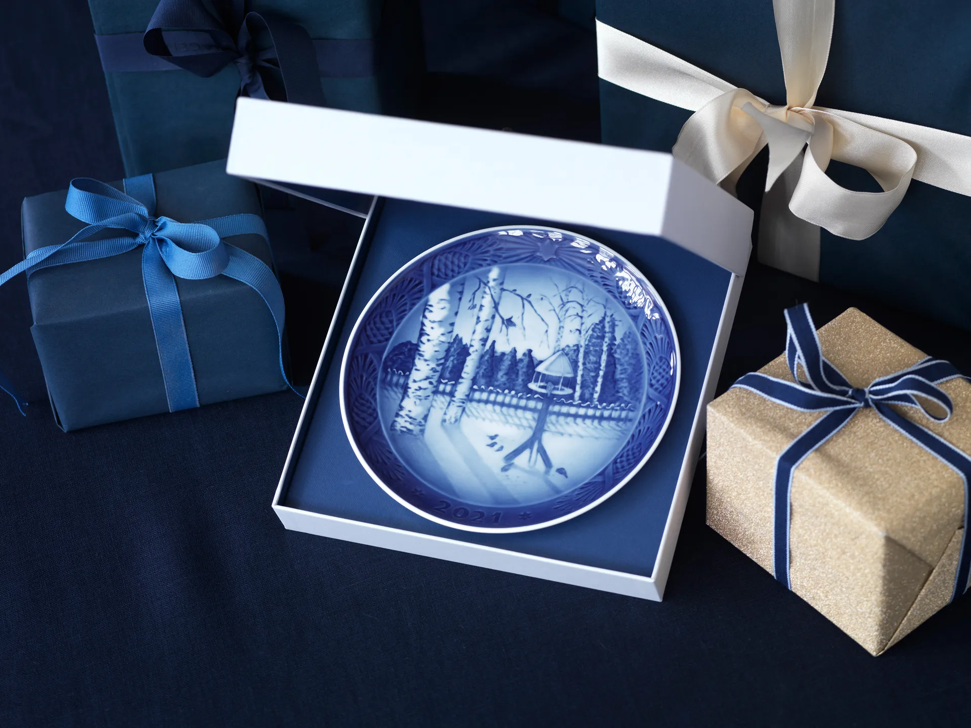 Royal Copenhagen jultallrik 2021, Blå Royal Copenhagen