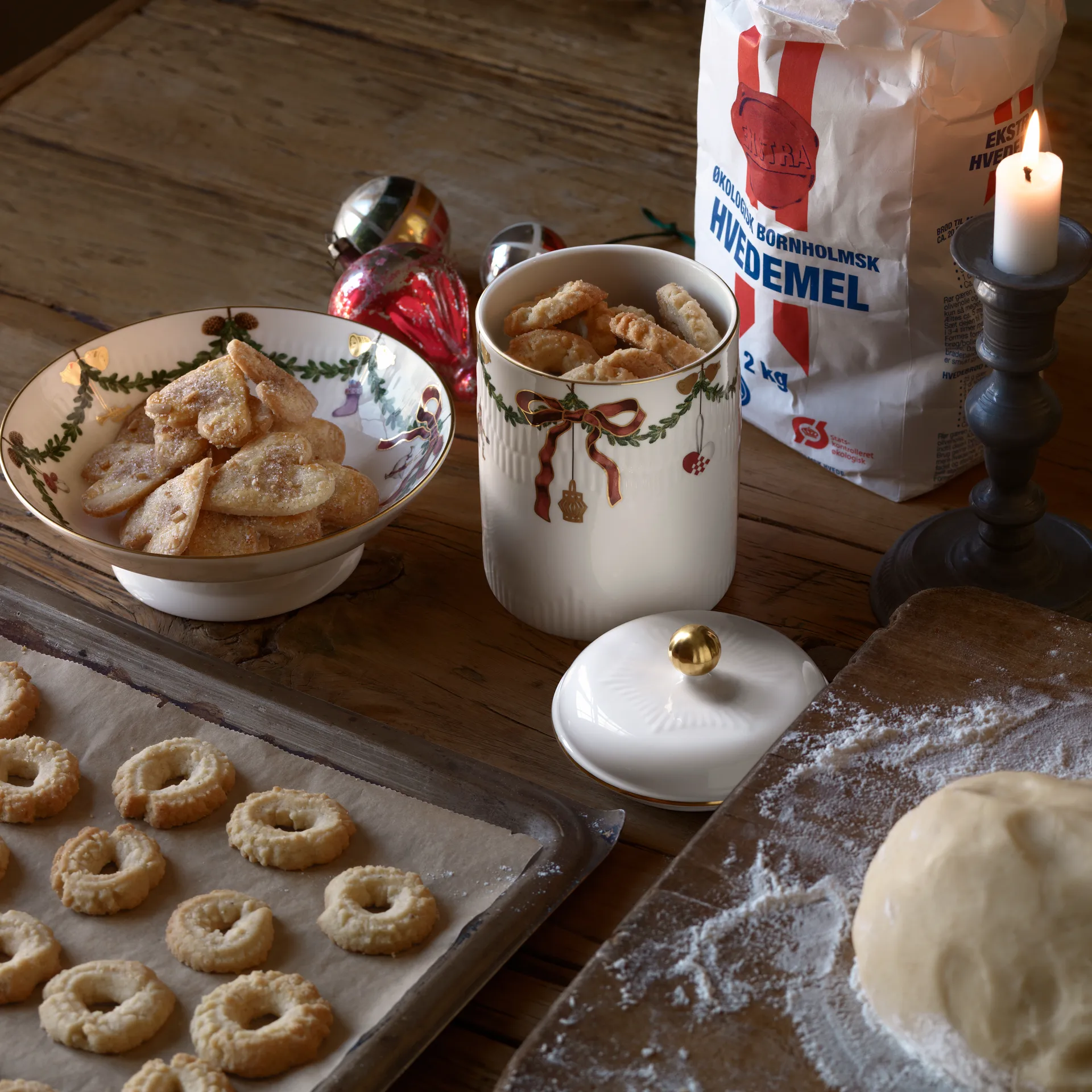 Star Fluted Christmas årsburk med lock, vit Royal Copenhagen