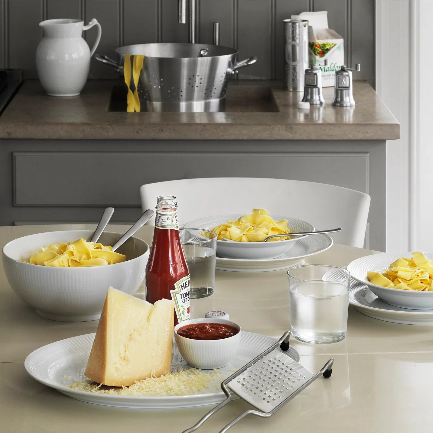 White Fluted ovalt fat, 33 cm Royal Copenhagen