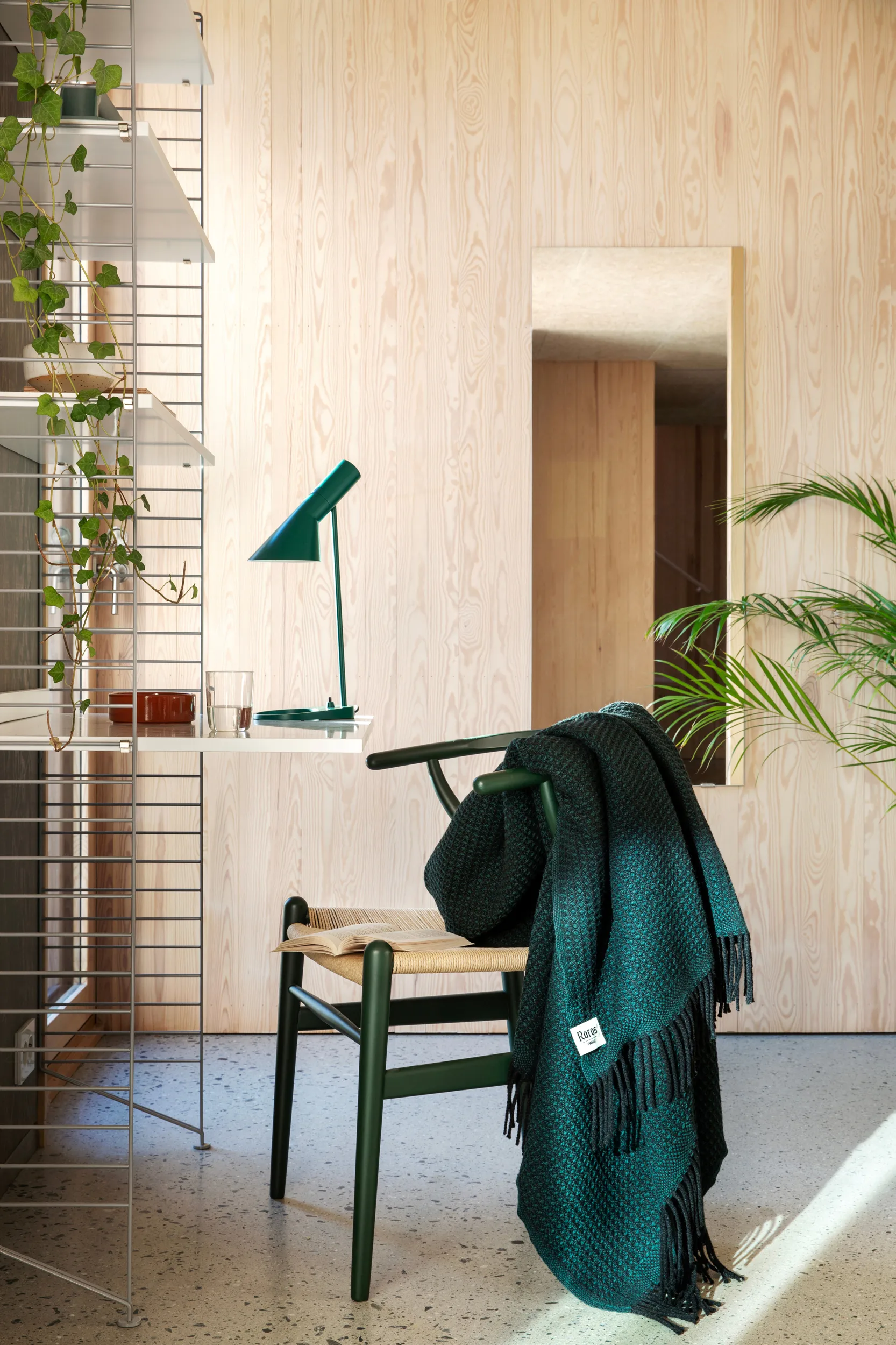 Vega pläd 150x210 cm, Dark green Røros Tweed