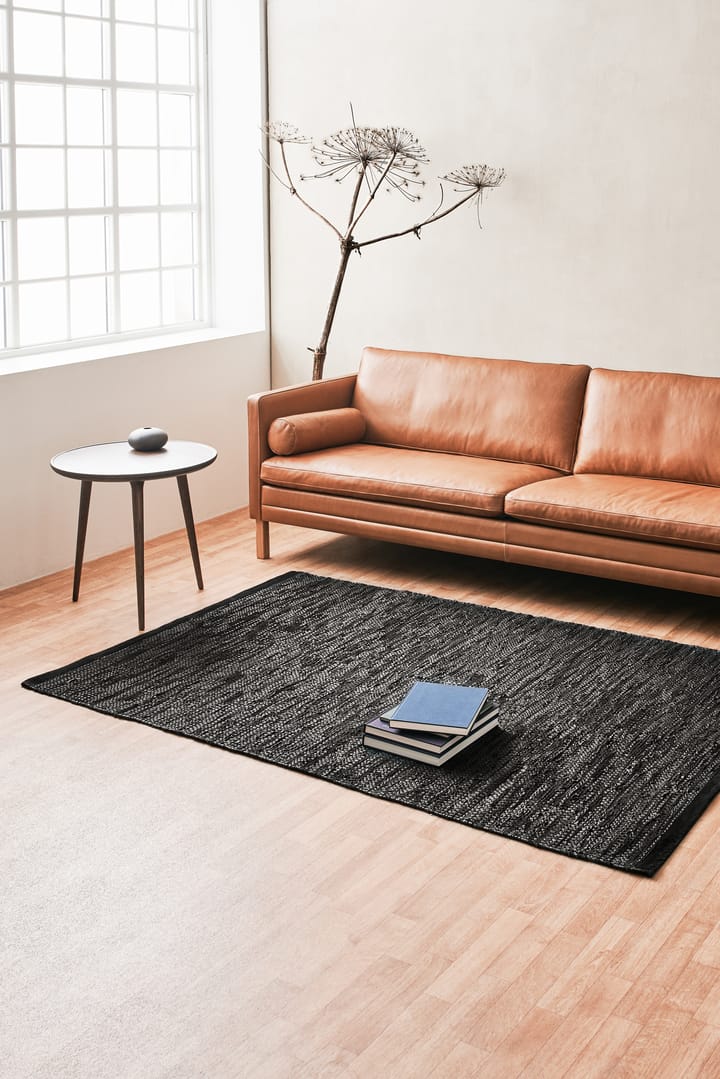 Leather matta 140x200 cm - black (svart) - Rug Solid