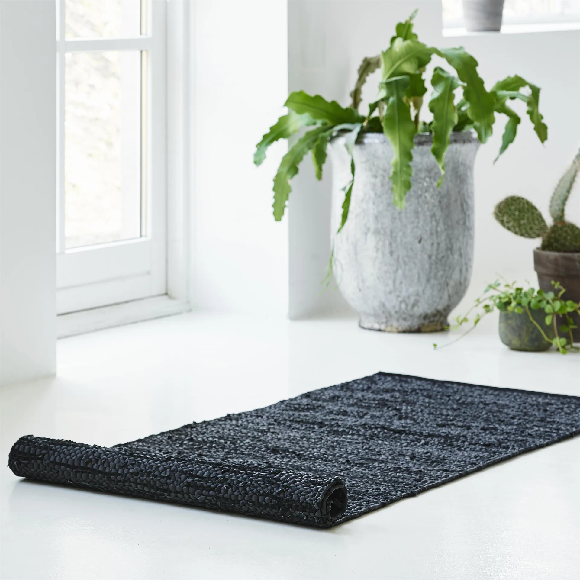 Leather matta 65x135 cm, black (svart) Rug Solid