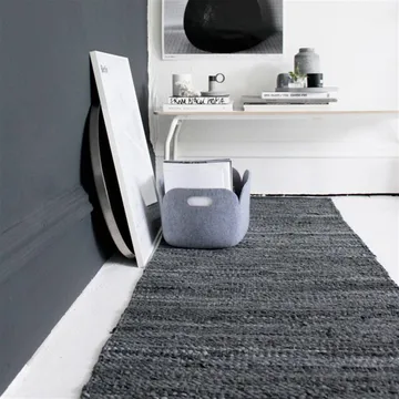 Leather matta 75x300 cm - black (svart) - Rug Solid