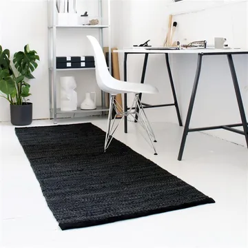 Leather matta 75x300 cm - black (svart) - Rug Solid
