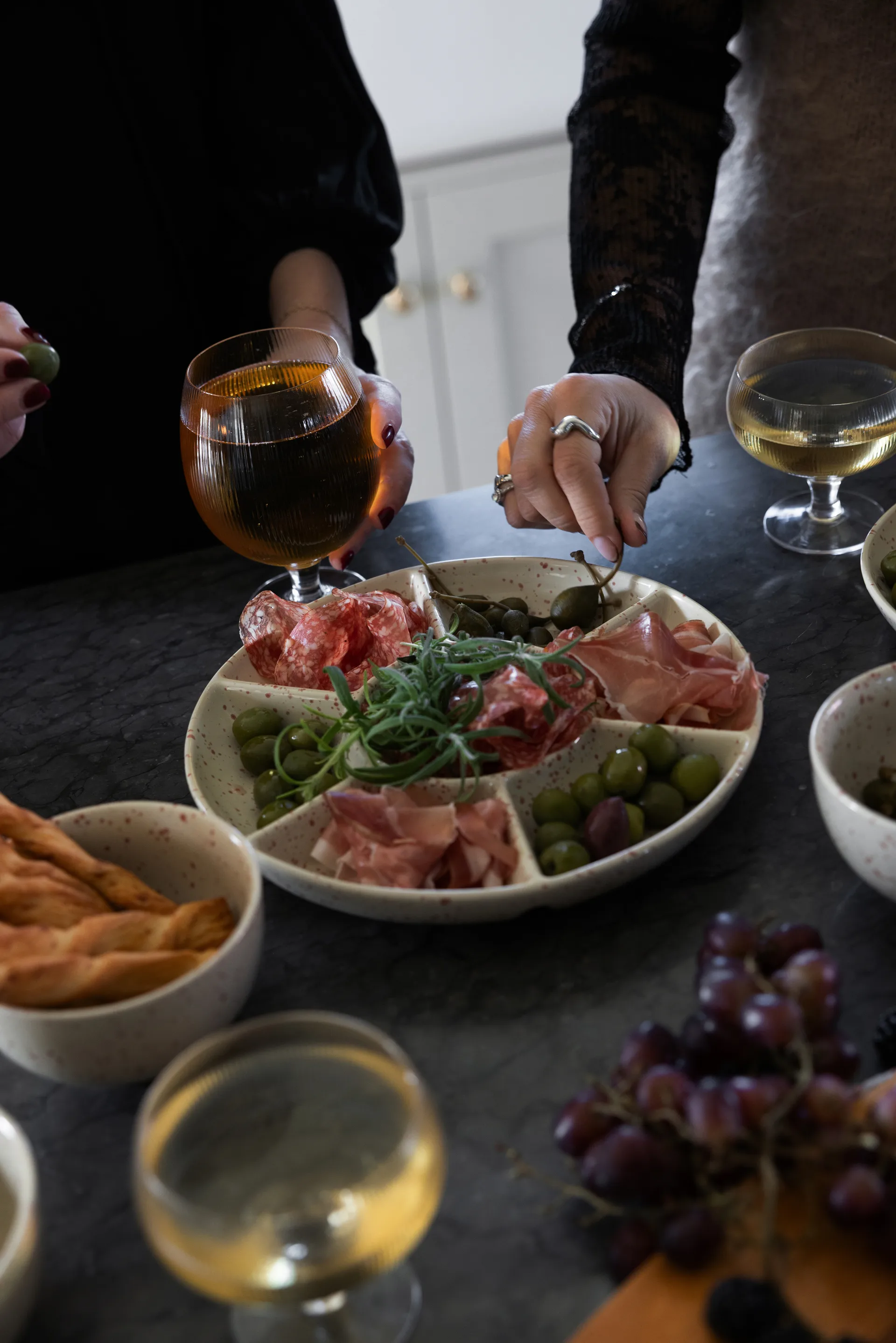 Ditte serveringsfat, Beige-vinröd Sagaform