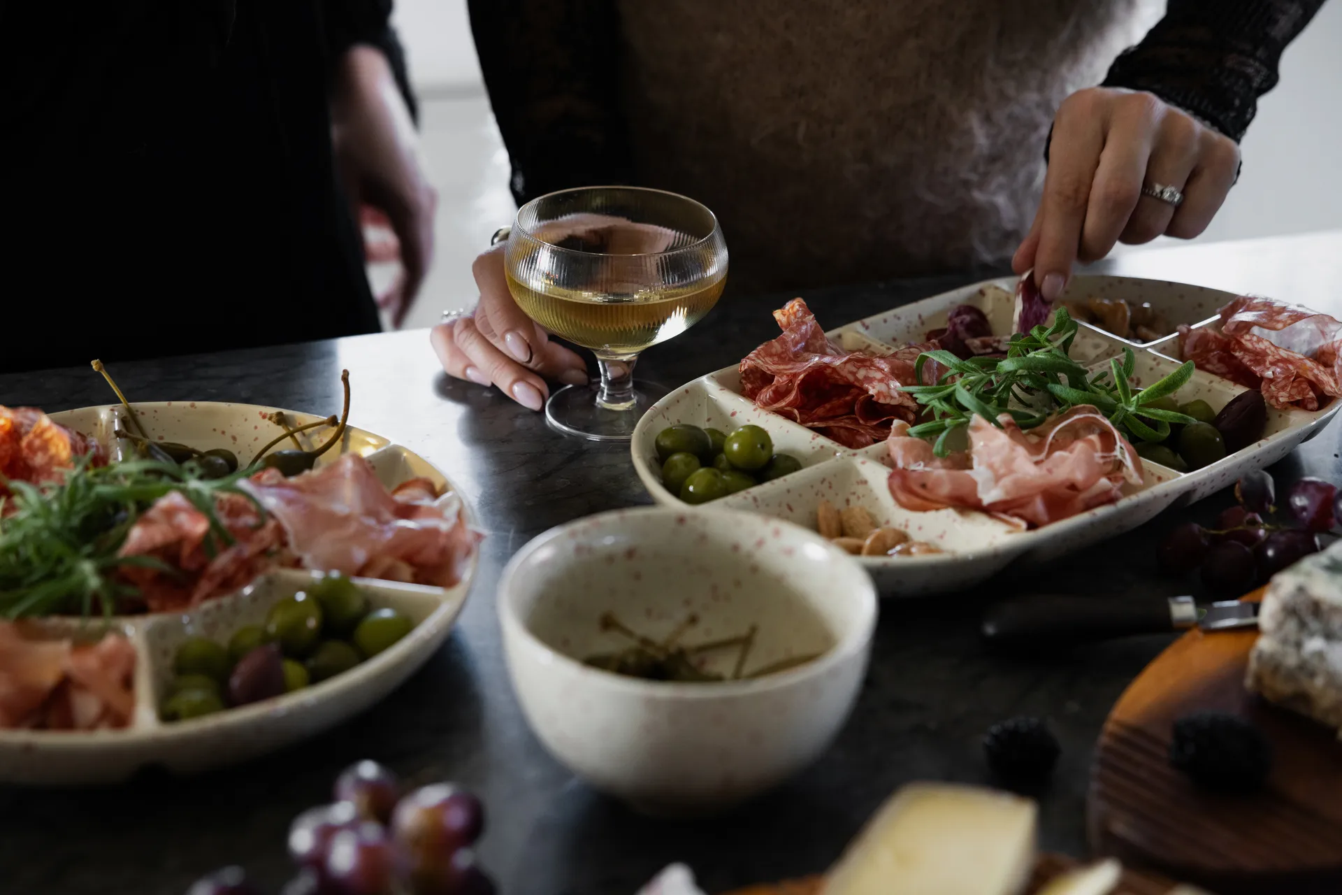 Ditte serveringsfat, Beige-vinröd Sagaform