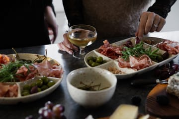 Ditte serveringsfat - Beige-vinröd - Sagaform