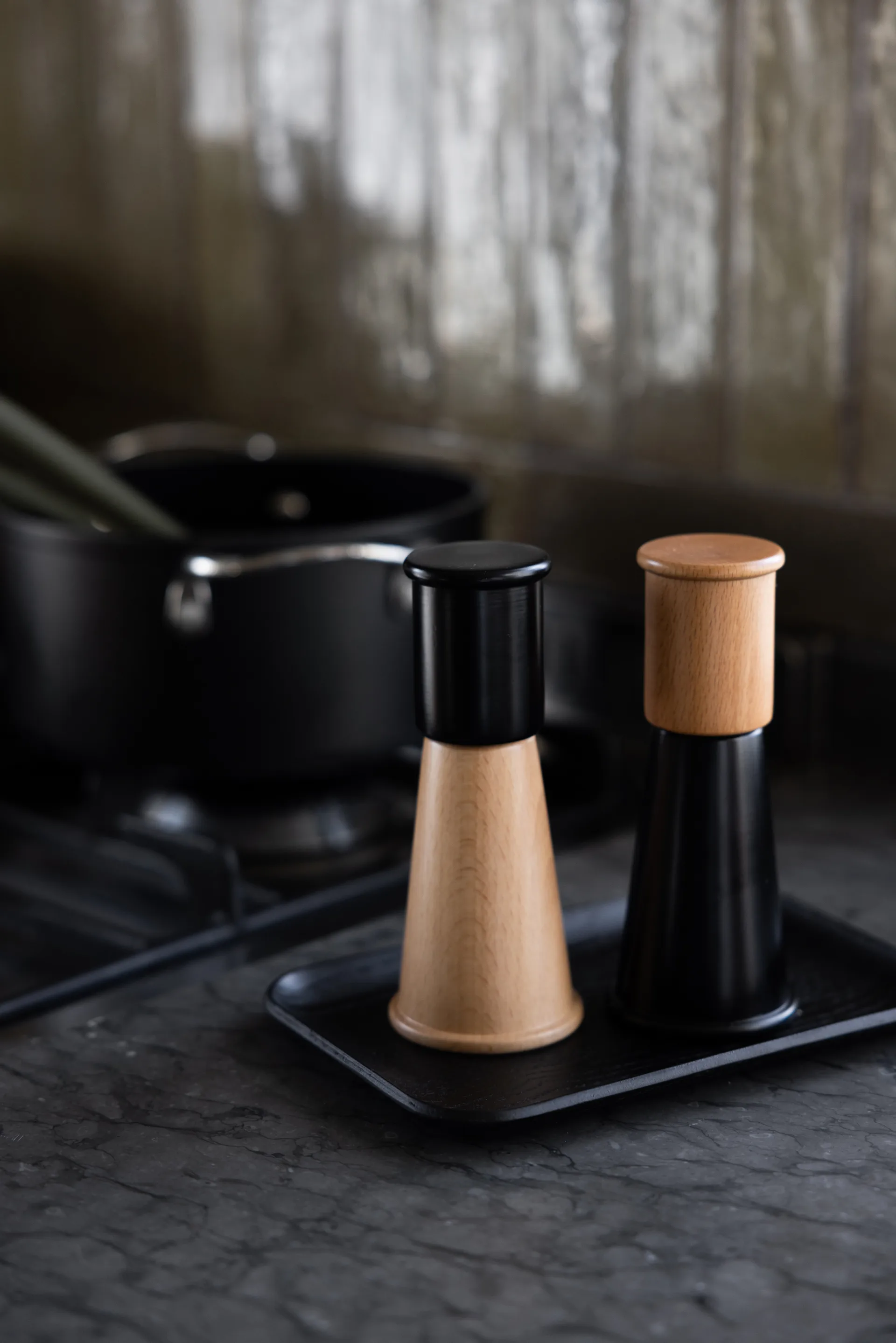 Gurken salt- och pepparkvarn liten 2 delar, Svart-brun Sagaform