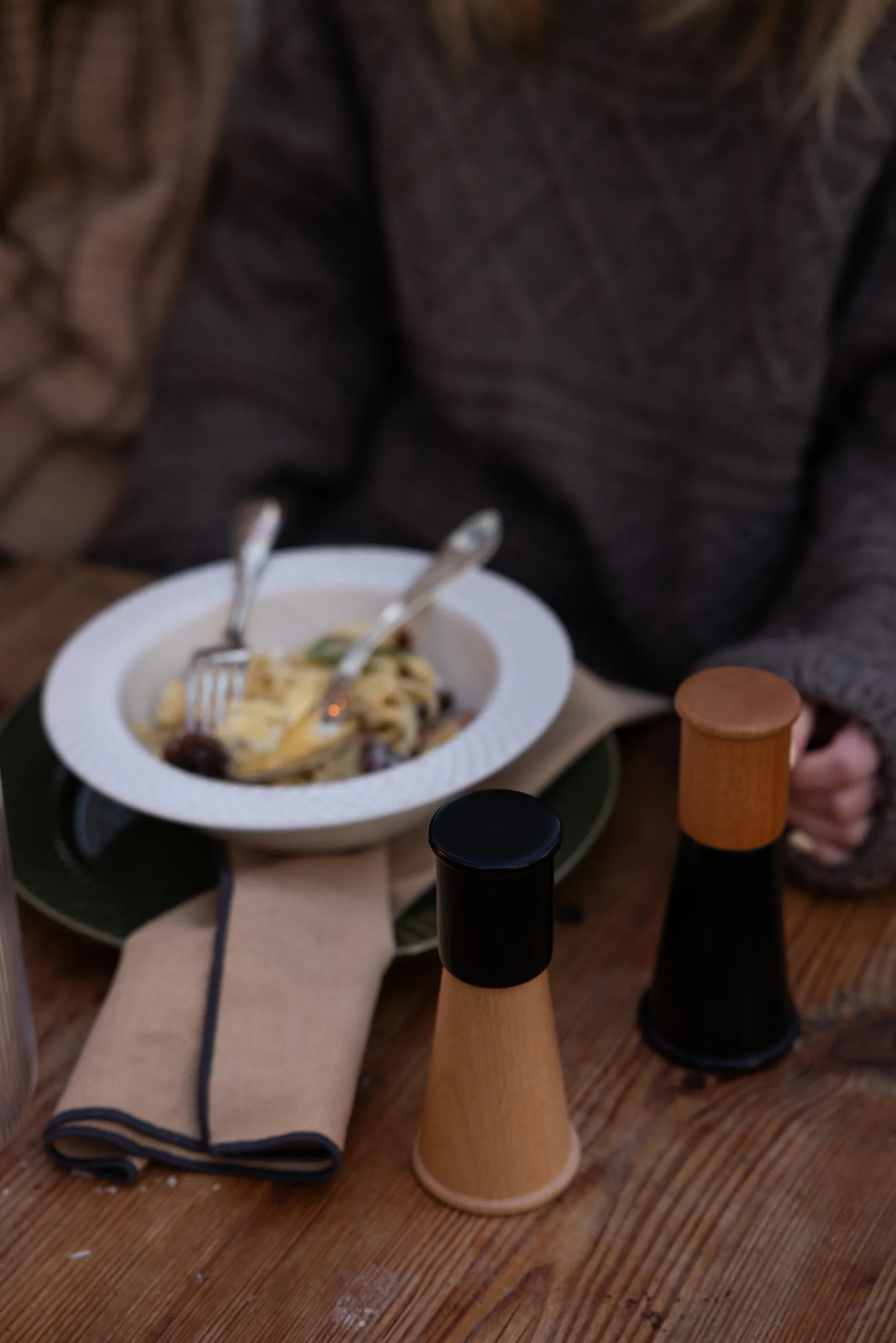 Gurken salt- och pepparkvarn liten 2 delar, Svart-brun Sagaform