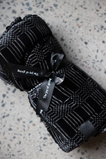 Rut fleecepläd 130x170 cm - Svart - Sagaform