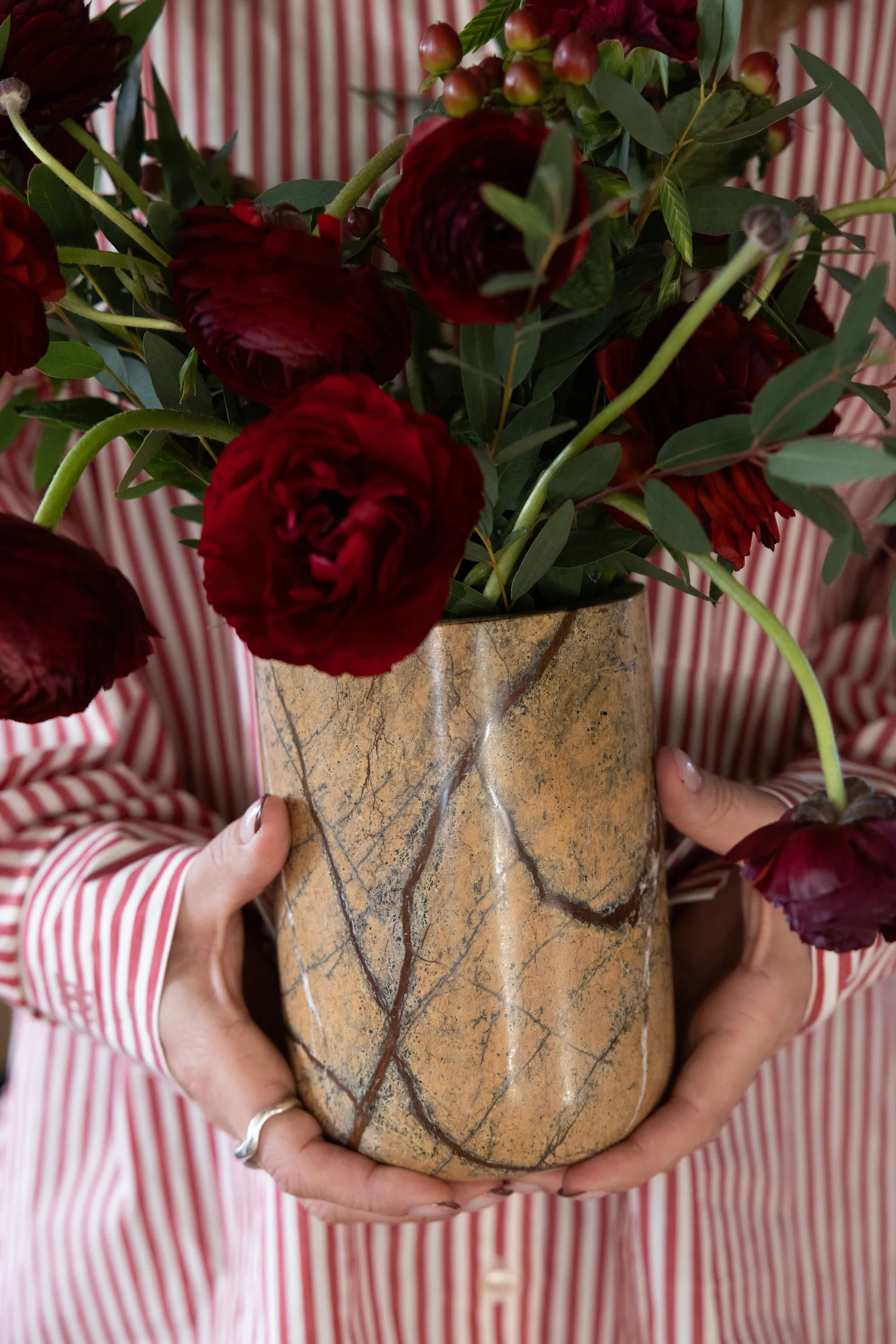 Sten vinkylare Ø12,5 cm, Brun skogsmarmor Sagaform