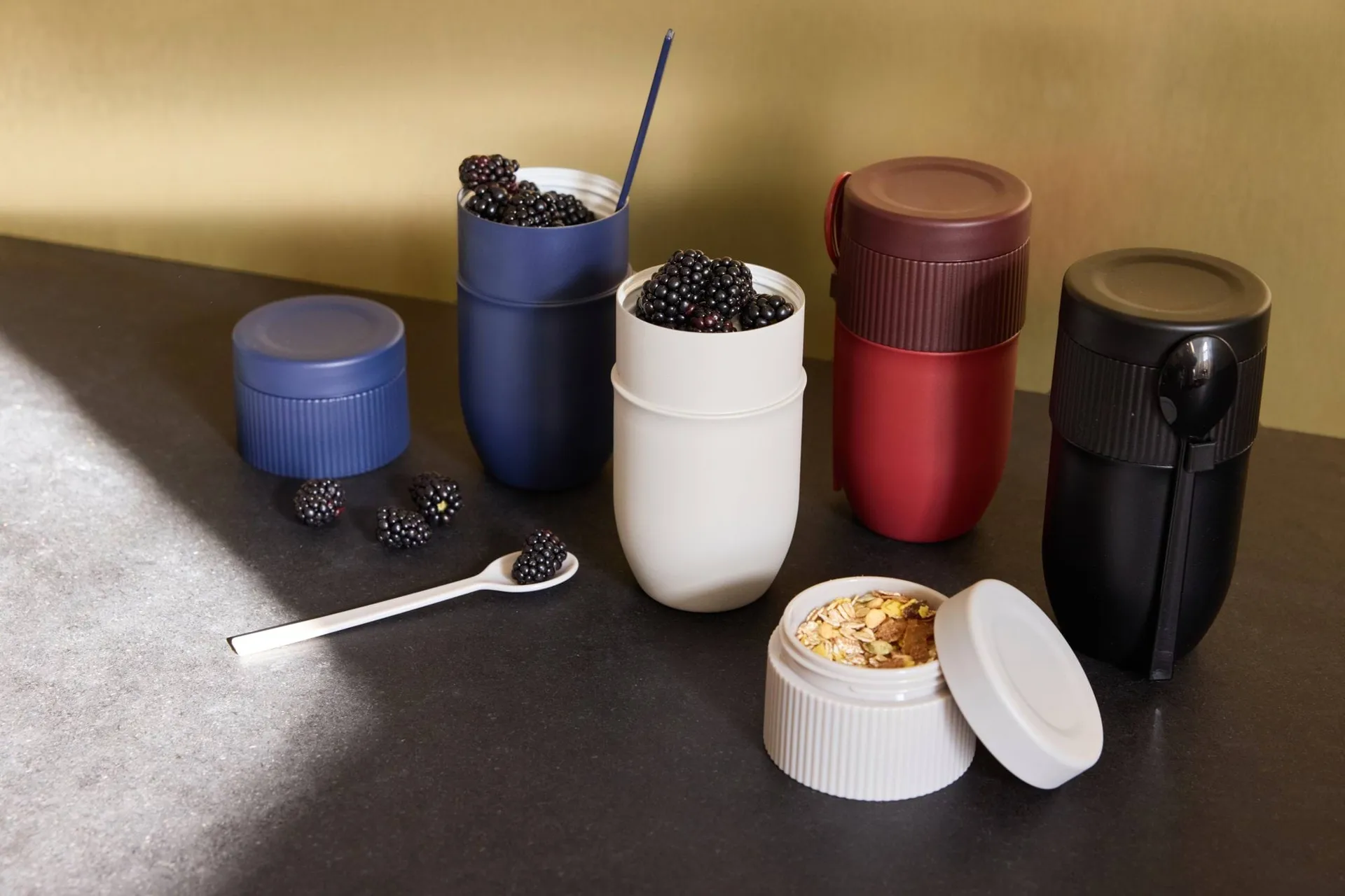Ted mattermos yoghurtmugg med sked, Beige Pantone Warm gray 3C, 32 cl Sagaform