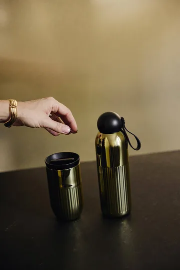 Tova bilmugg termosmugg 32 cl - Guld krom - Sagaform