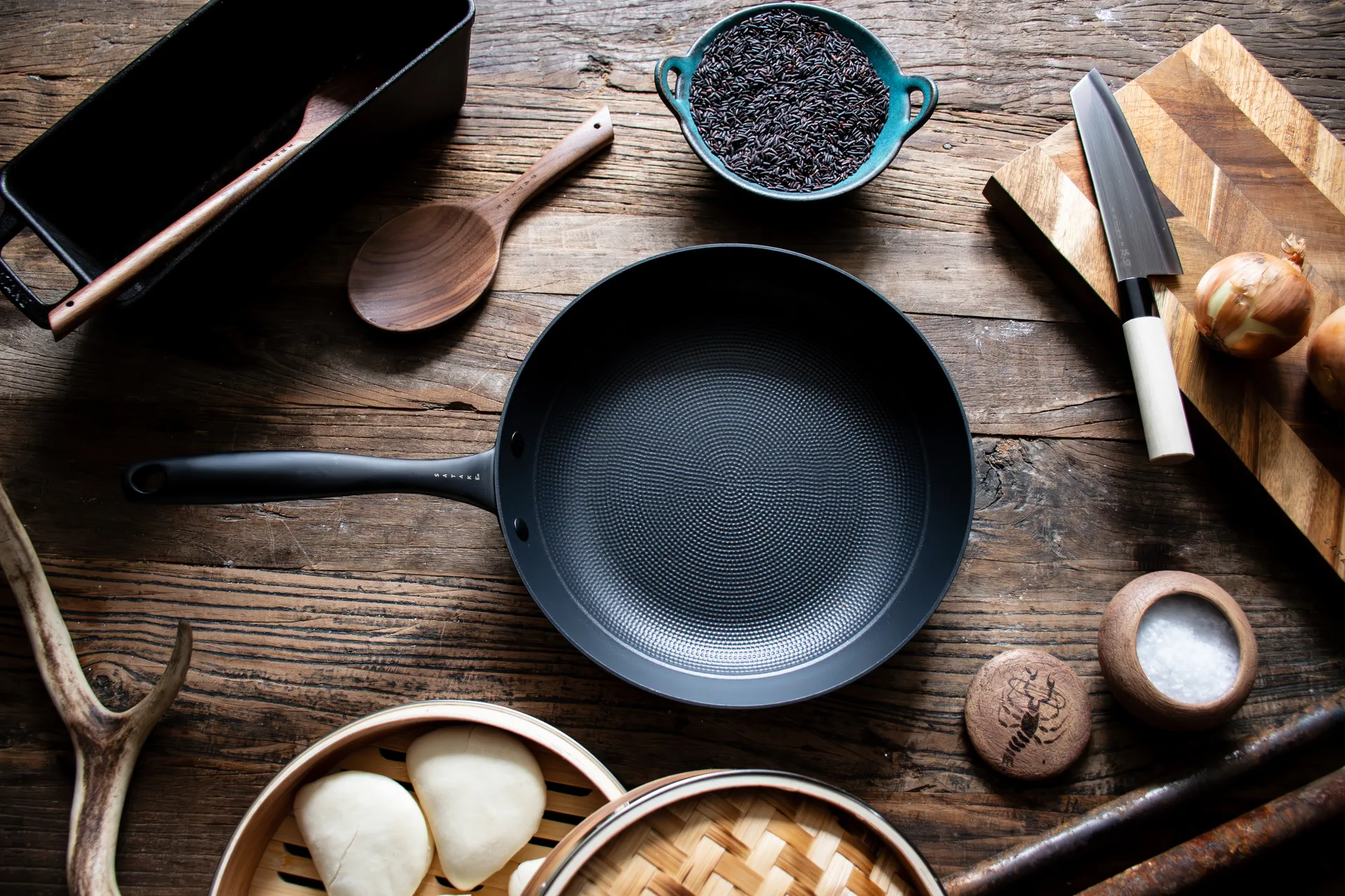 Satake stekpanna i lättviktsgjutjärn keramisk, 28 cm Satake