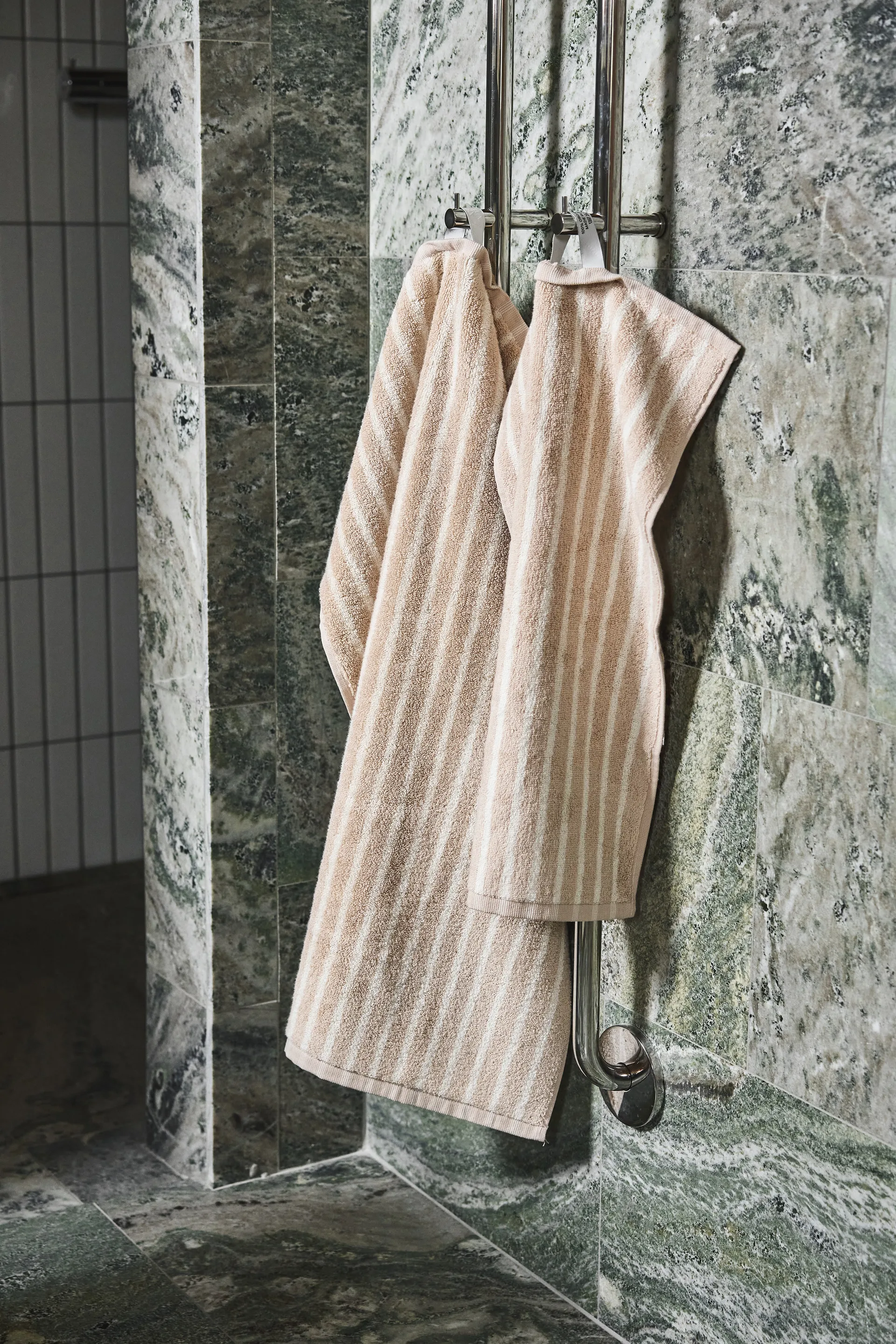 Drift handduk 50x70 cm, Beige-vit Scandi Living