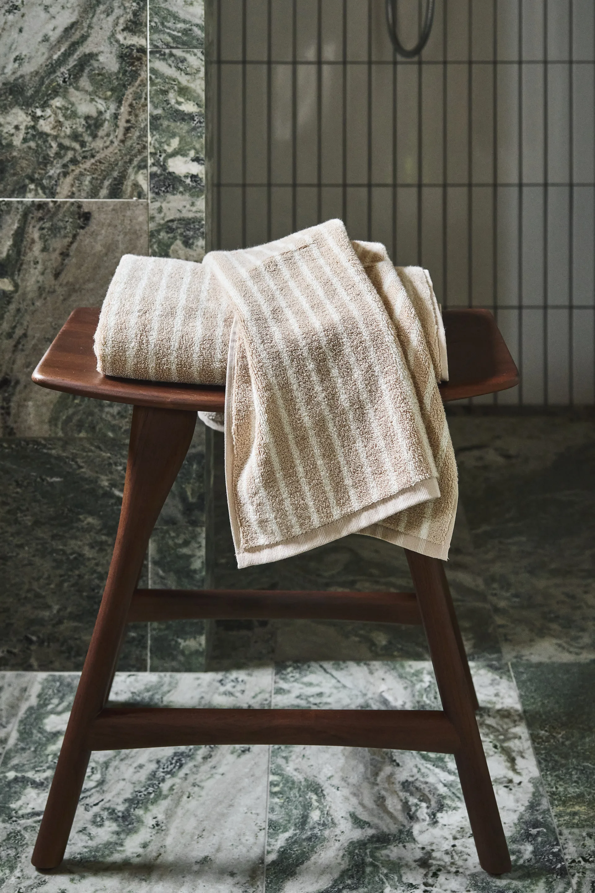 Drift handduk 50x70 cm, Beige-vit Scandi Living