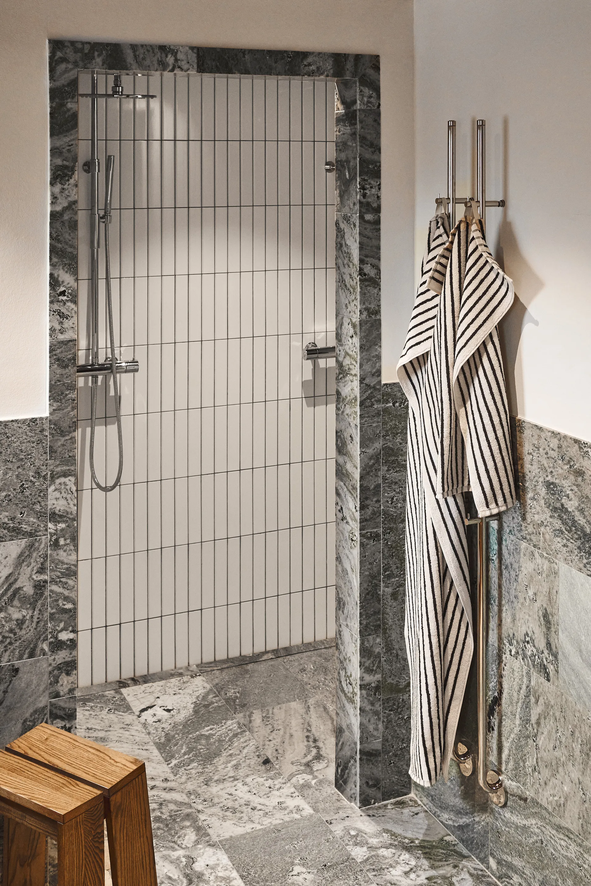 Drift handduksset 4 delar - Vit-svart,  Scandi Living