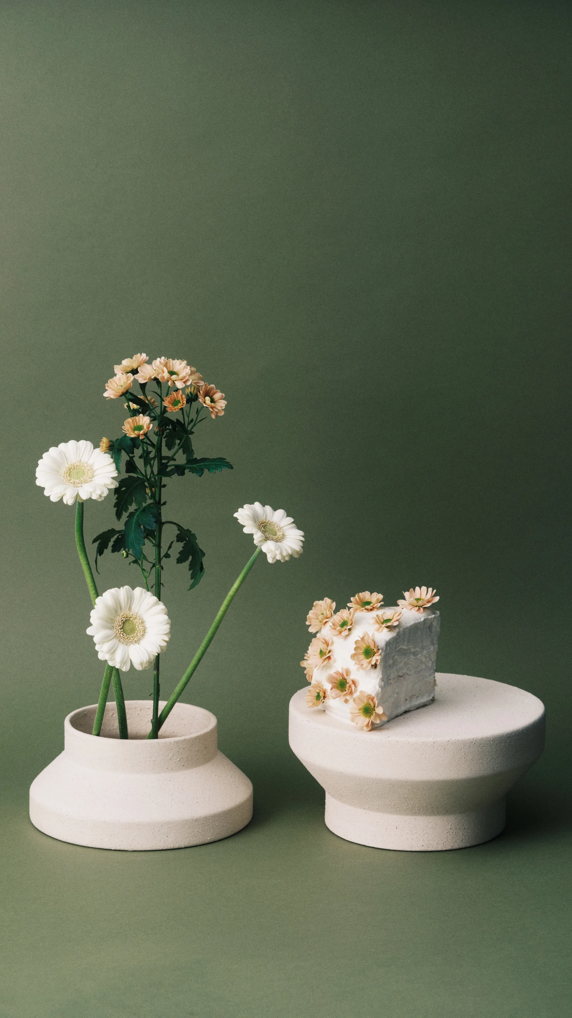 Mira vas/tårtfat L, Beige Serax