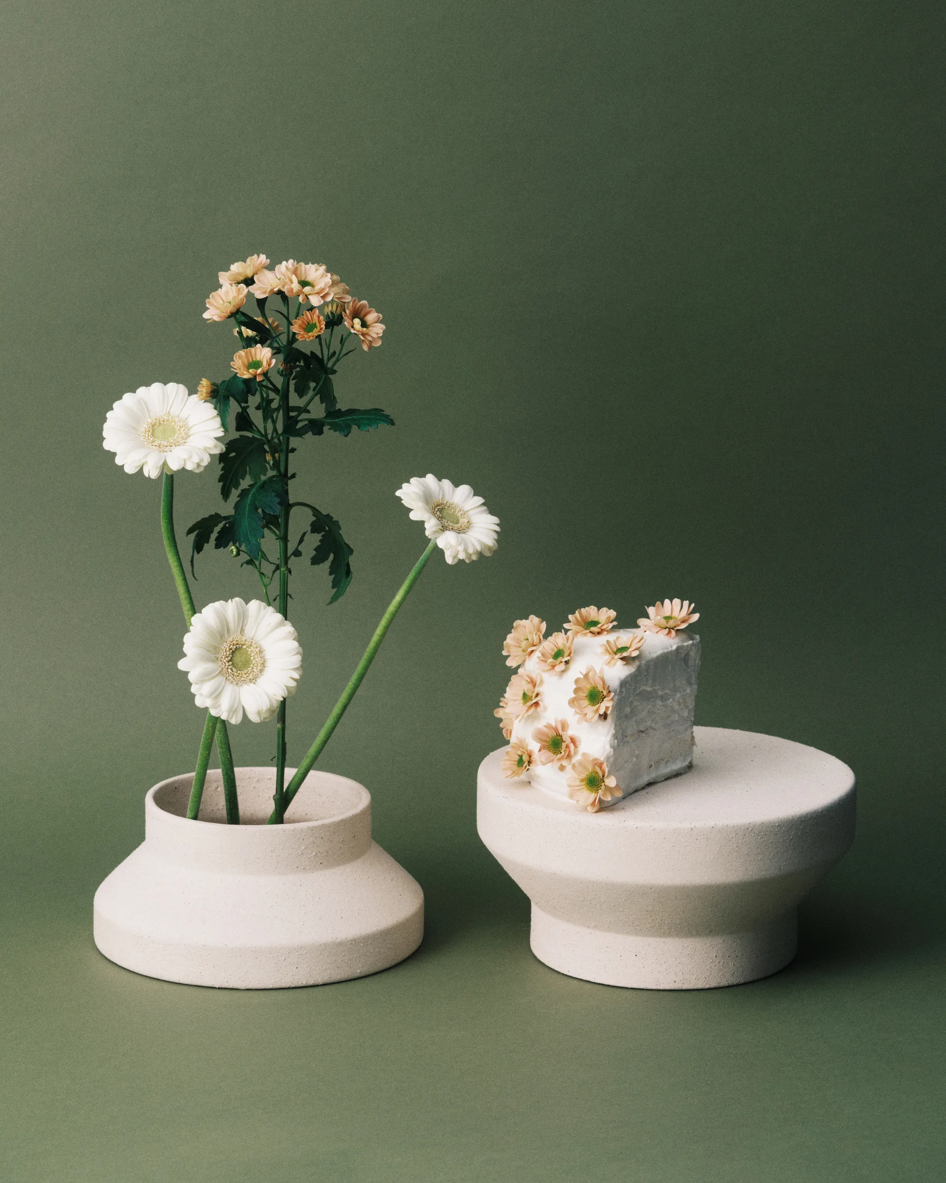 Mira vas/tårtfat S, Beige Serax