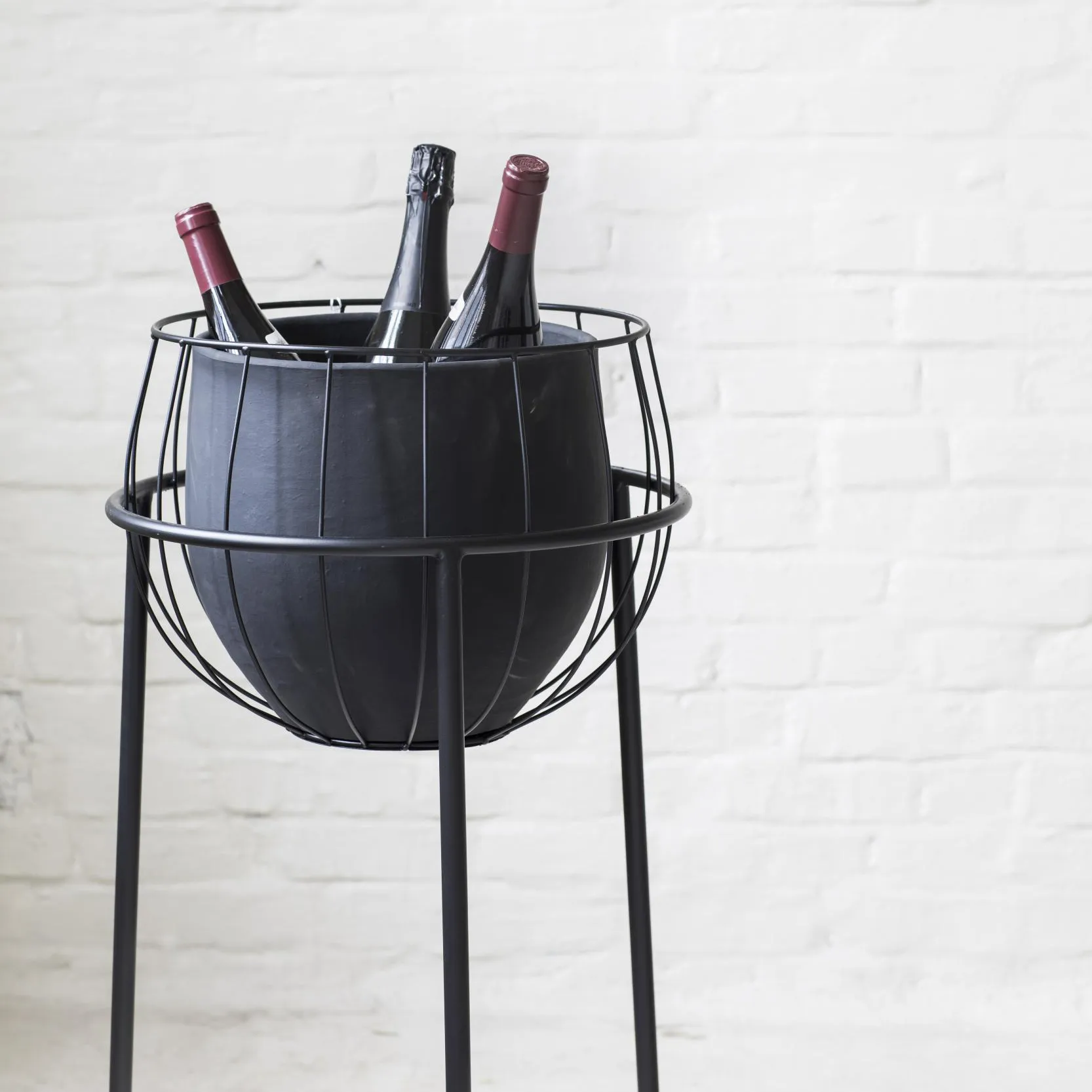 Serax kruka med blompiedestal, Black Serax