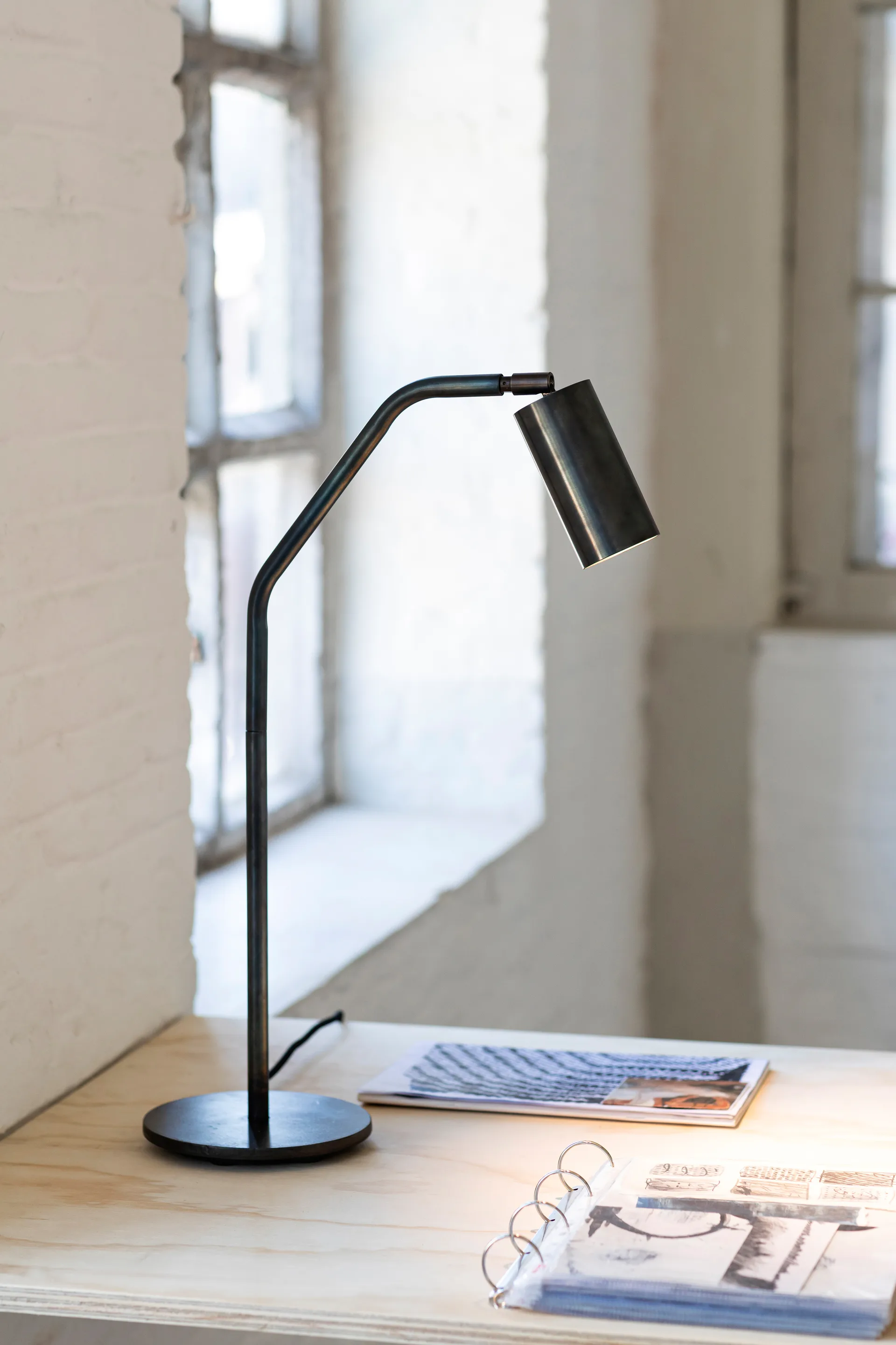 Sofisticato NR. 25 bordslampa 34x58 cm, Black Serax