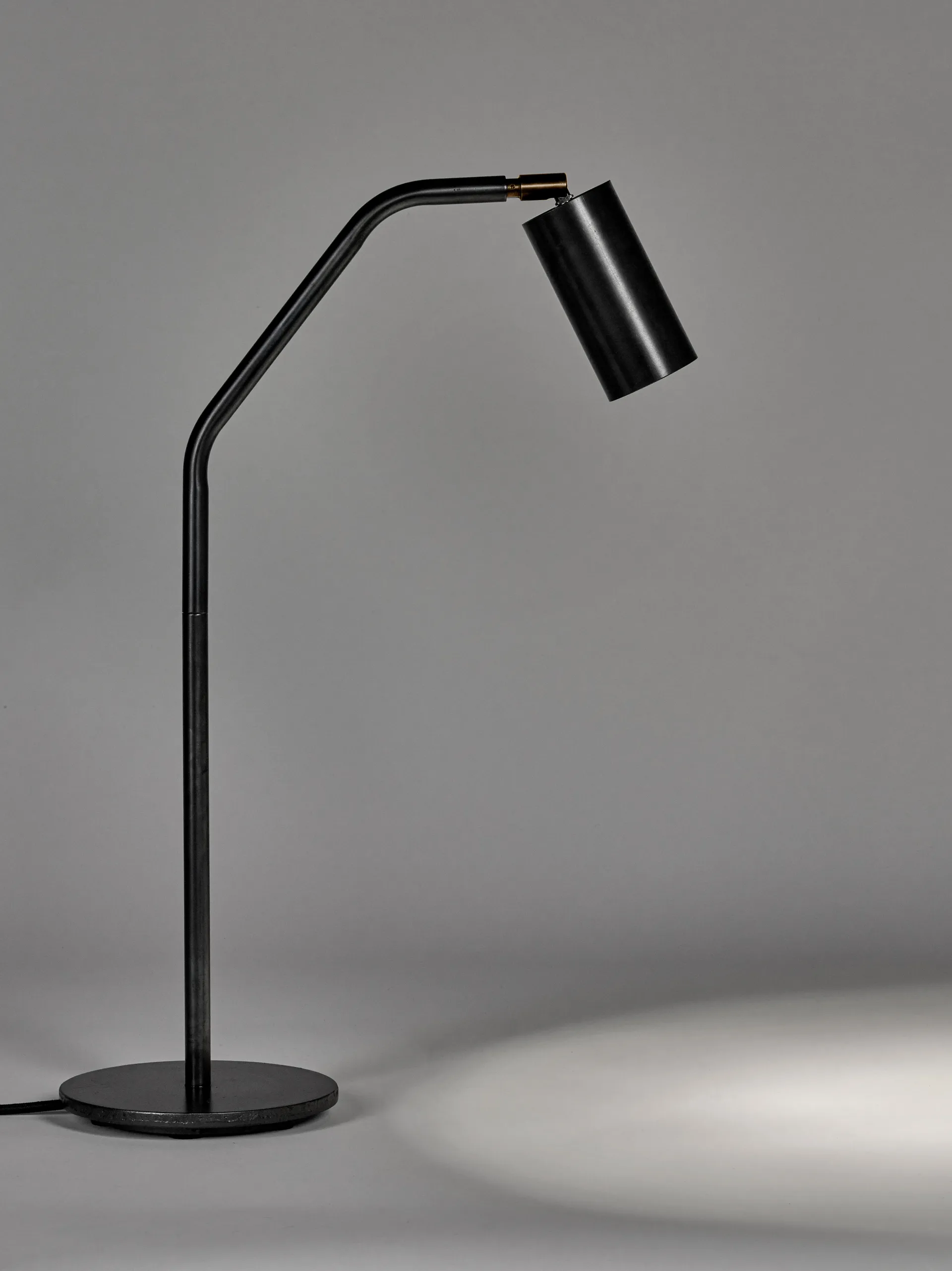 Sofisticato NR. 25 bordslampa 34x58 cm, Black Serax