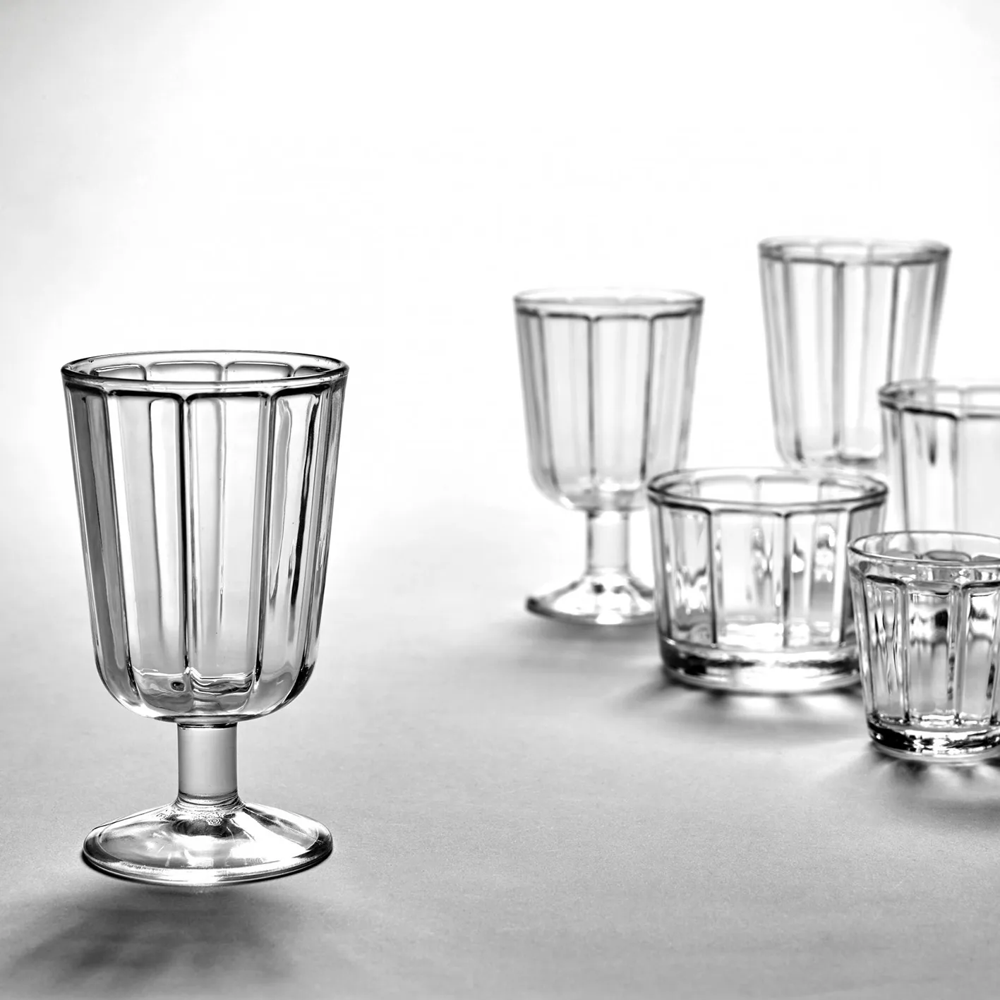 Surface vitvinsglas 18 cl 4-pack Klar Serax