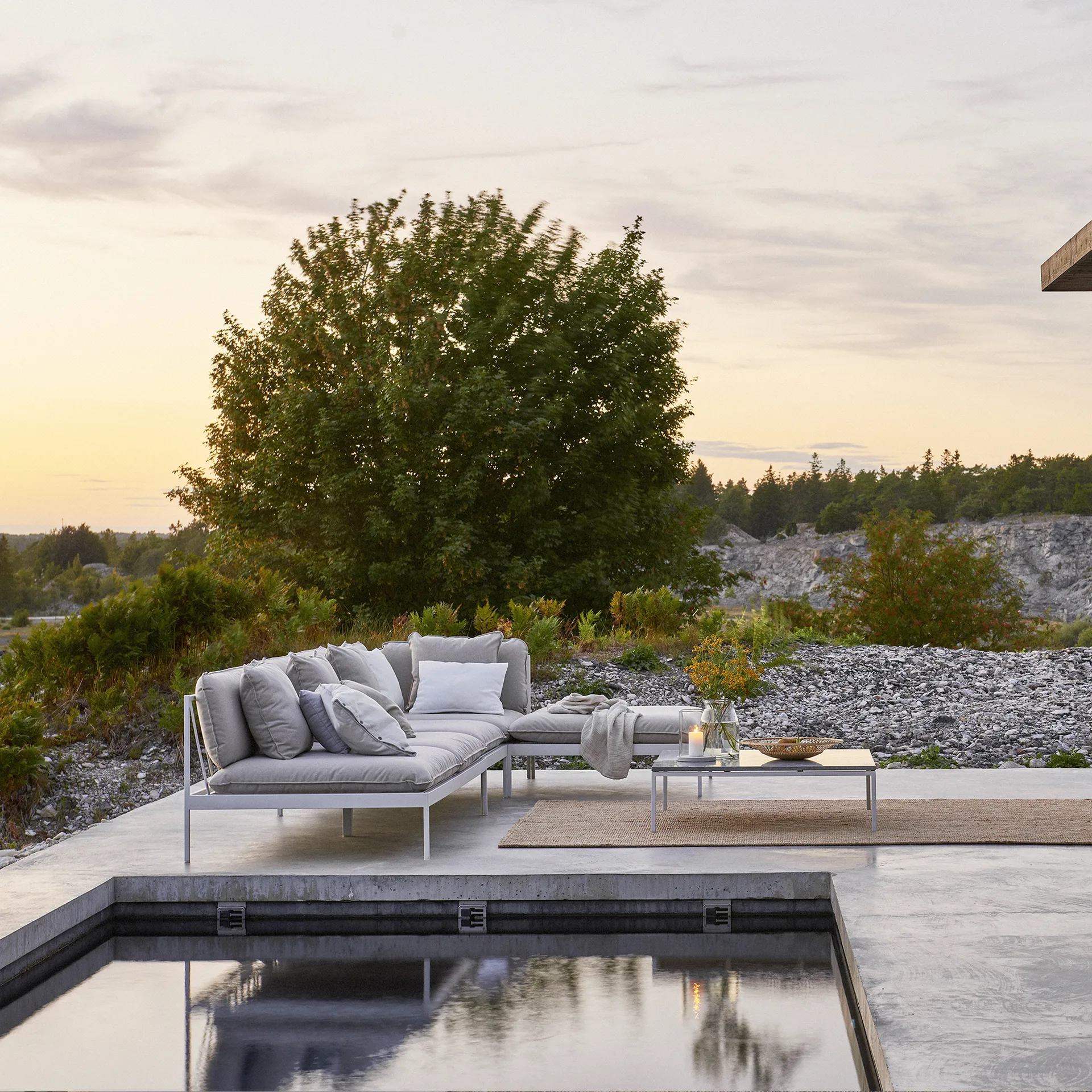 Bönan modulsoffa, Fiord 551 beige, hörndel, mörkgrå aluminium ram Skargaarden