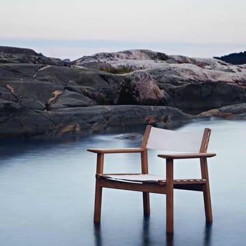 Djurö loungefåtölj - Batyline white, teak - Skargaarden