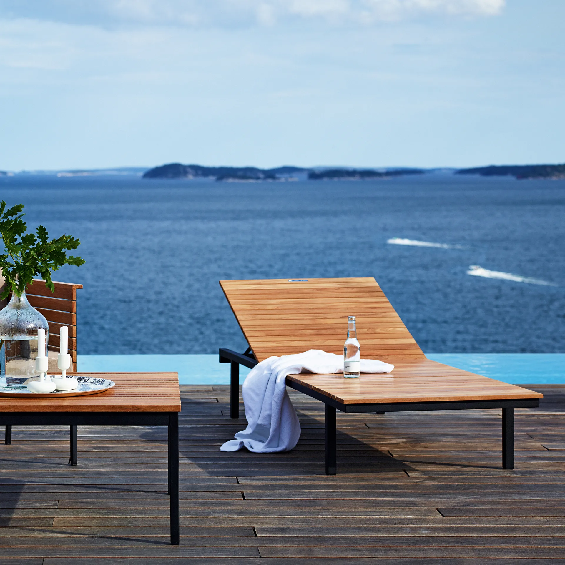 Häringe soffbord, Teak, small, svart stålstativ Skargaarden